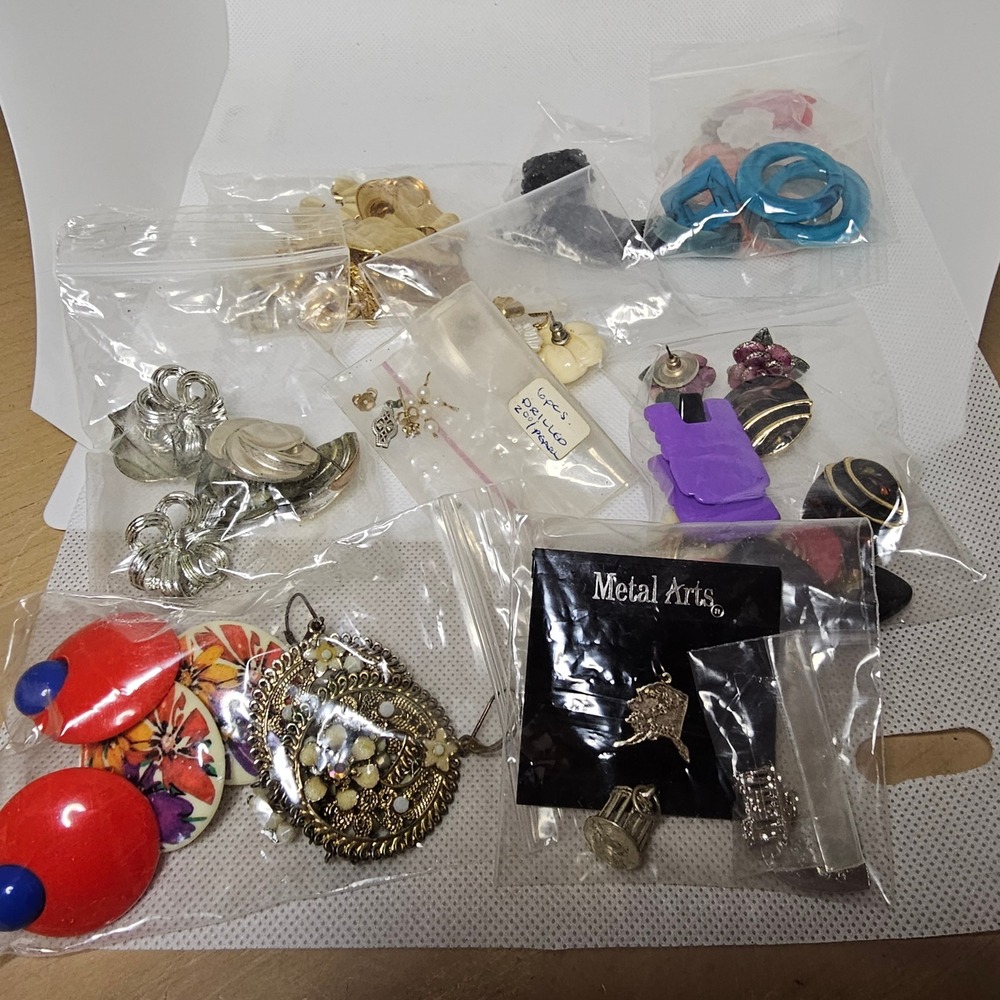 Vintage Costume Jewelry Lot Mixed Earrings Charms Metal Arts Alaska 80s Retro